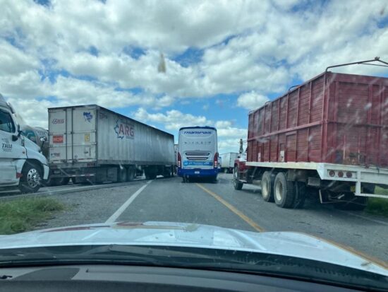 Provoca caos nuevo bloqueo de carretera
