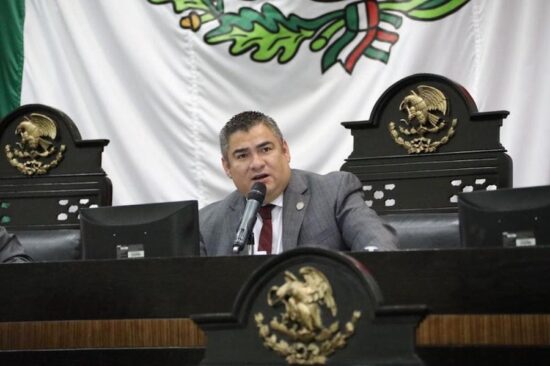 Convierten sesión en ‘drama teatral’