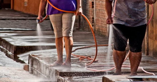Multan a cuatro usuarios por desperdiciar el agua