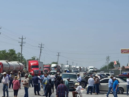 Campesinos volvieron a bloquear la carretera
