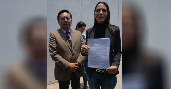 Diputada formaliza denuncia por presunta firma falsa