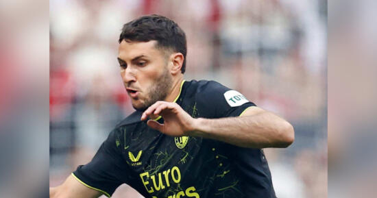Santi Giménez anotó su décimo gol en victoria del Feyenoord
