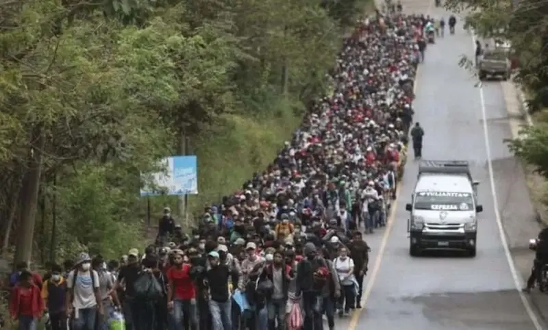 Caravana de migrantes encamina a Tamaulipas