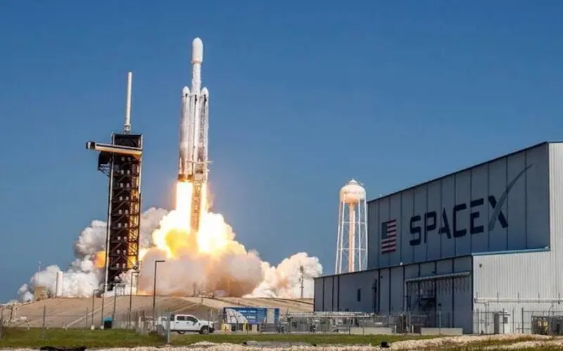 SpaceX ofrece empleo