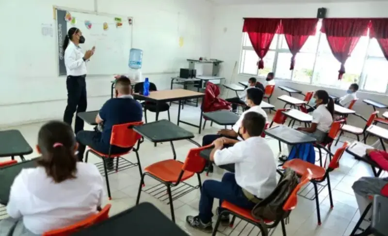 Protestan maestros por la Ley del Issste
