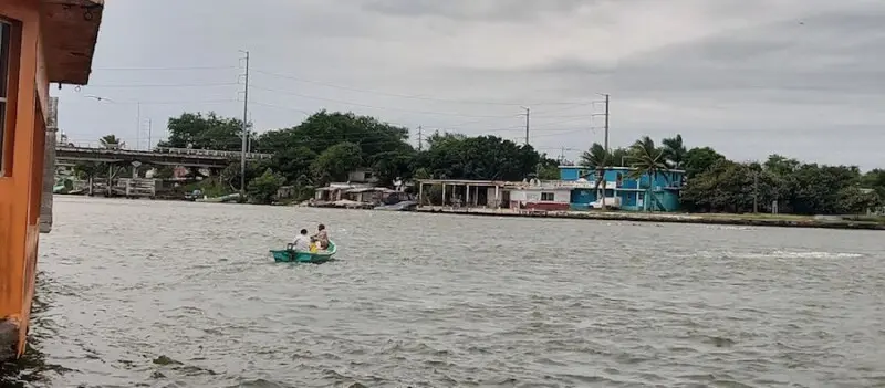 Pescadores aprovechan el frente frío