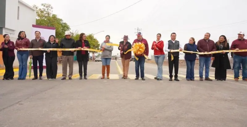 Entrega Carmen Lilia obras de pavimento