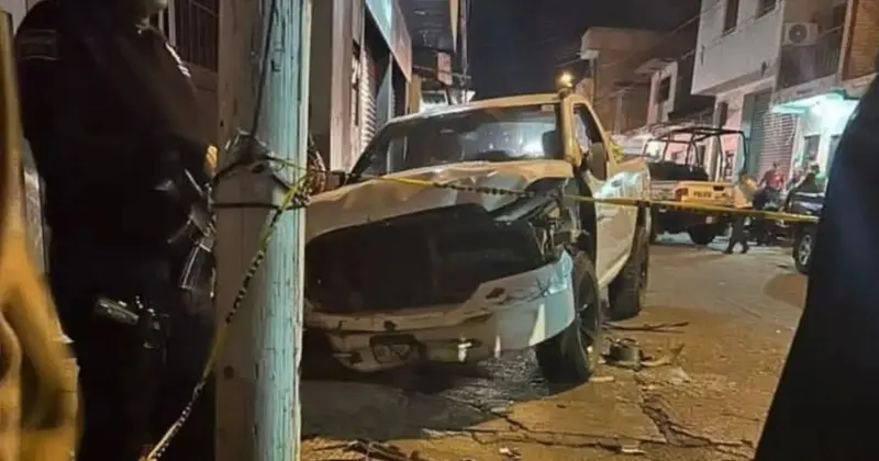 Conductor embiste a caravana navideña en Michoacán