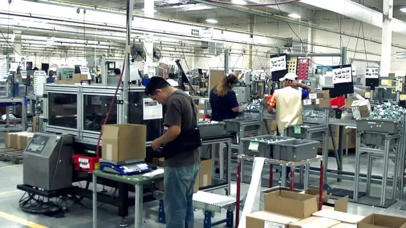 Se frenan empleos en sector comercial