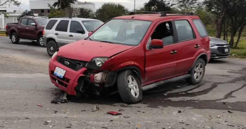 Deja accidente cuantiosos daños
