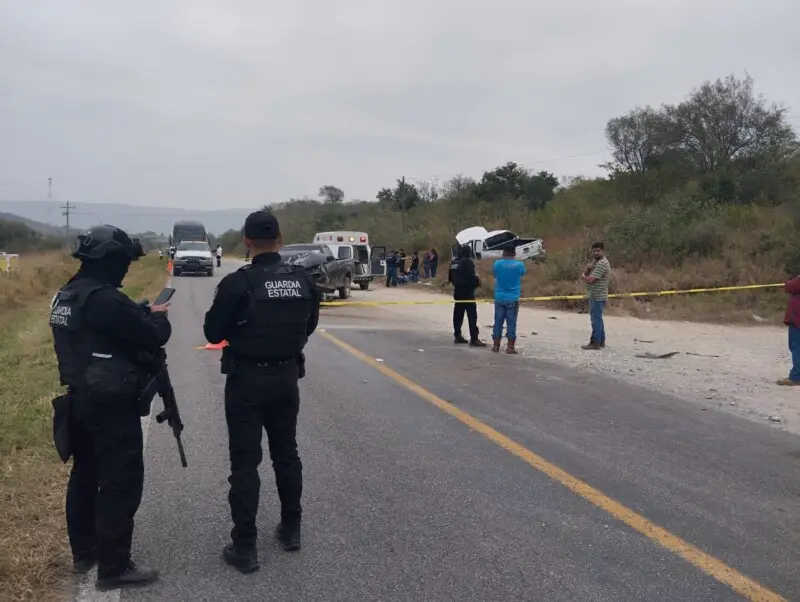 Accidente causa el cierre de la carretera en Llera