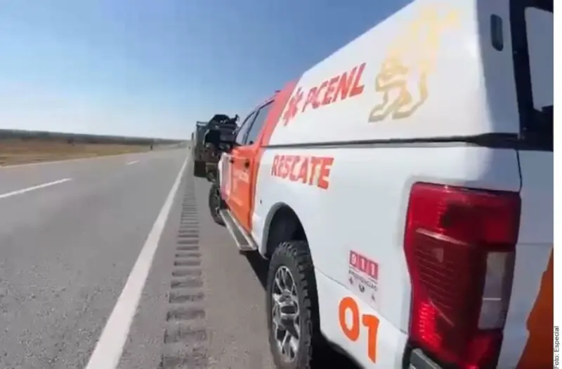 Cierran carretera por fuga de hidrocarburos
