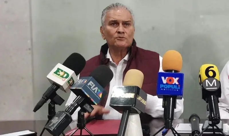 Se deslinda Secretario de desfalcos en Salud