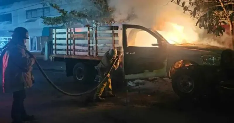 Se incendia camioneta en zona centro