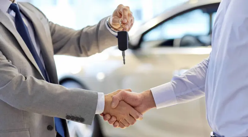 Austeridad pega en la compra de autos