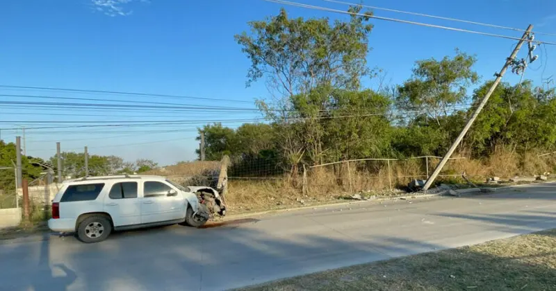 Impacto en poste de la CFE afecta a 15 colonias