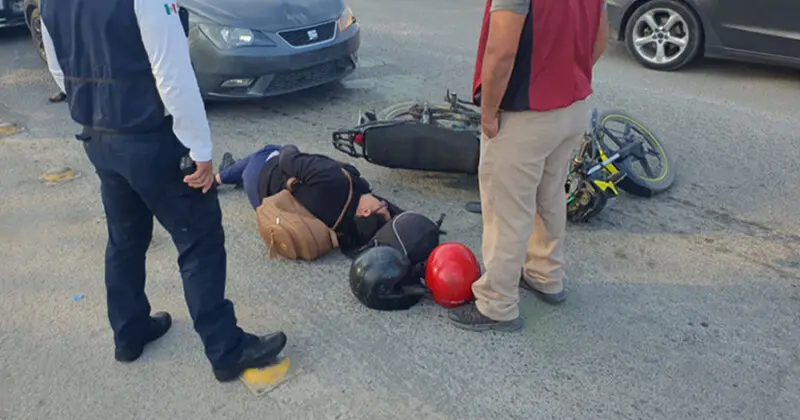 Lesionan a matrimonio que viajaba en motocicleta