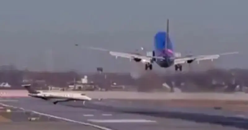 Avión cancela aterrizaje para evitar chocar contra un jet