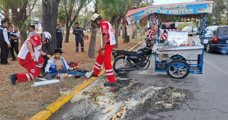 Vuelca en su carrito de trolelotes