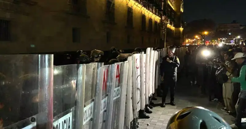 Enfrentamiento Protesta Crematorios Zócalo