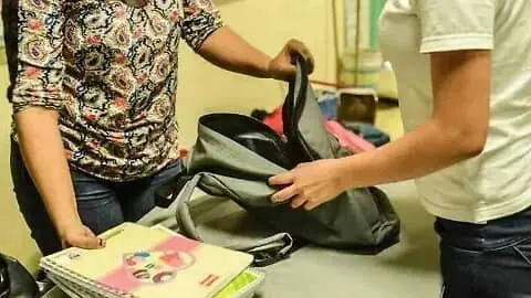 Revisión de mochilas, en la casa: Diputada