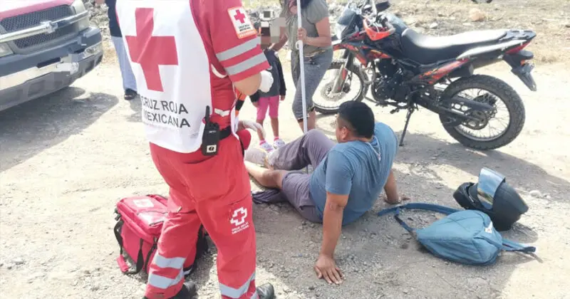 Motociclista resulta lesionado tras derrapar y caer