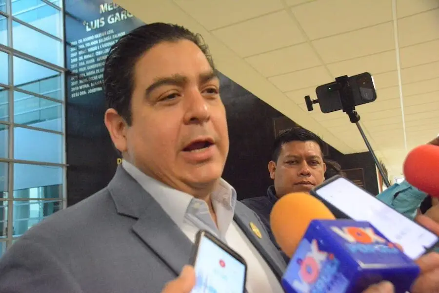 Se vuelve Ismael diputado fantasma