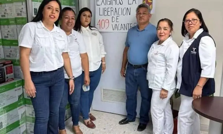 Protestan en el IMSS