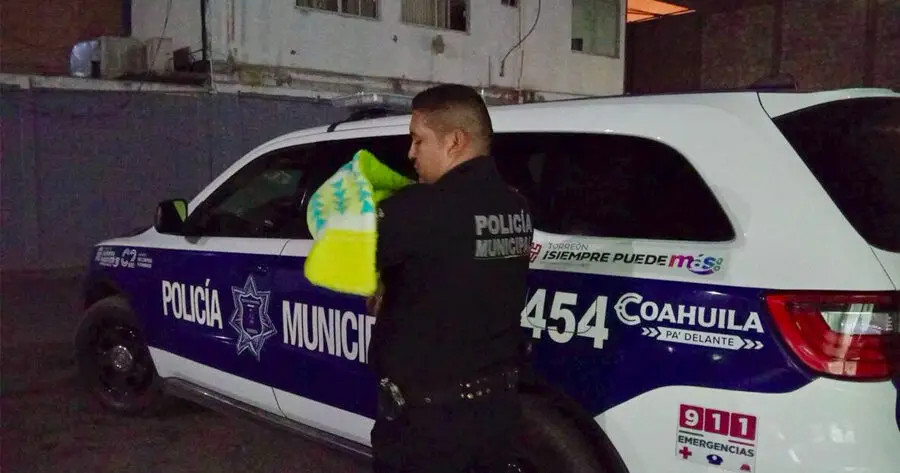 Policía rescata a bebé de abuelita borracha