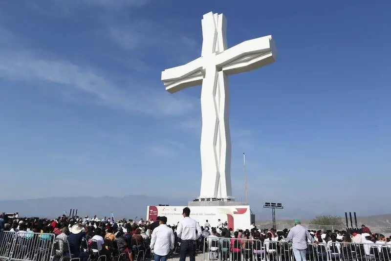 Entrega Américo cruz monumental
