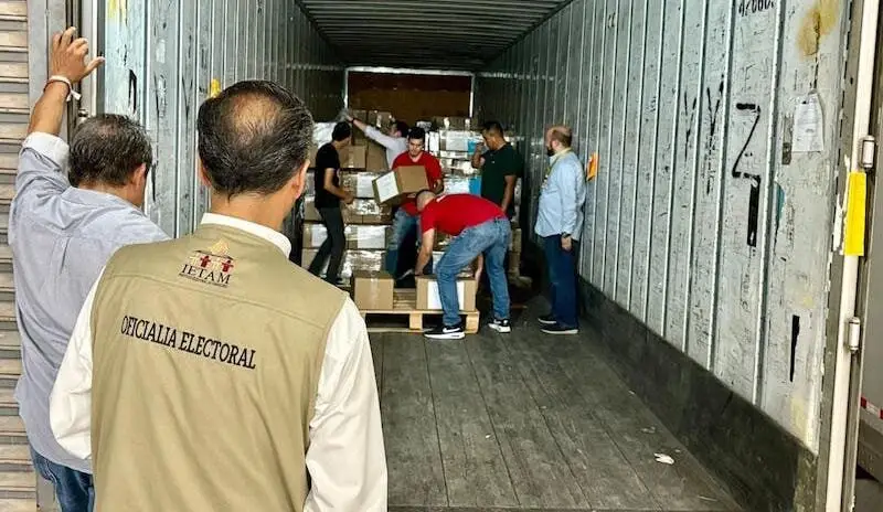 Comienza el reparto de material electoral