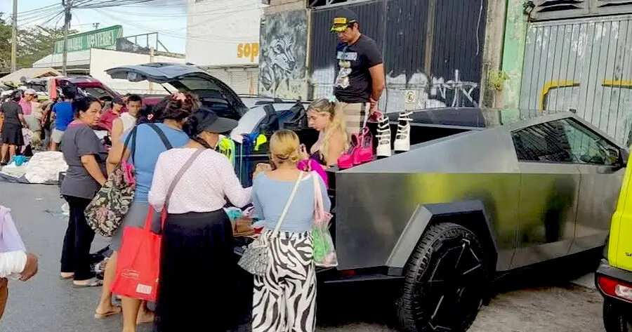 Tianguis Cybertruck Cancún Viral