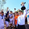 Recibe Rector al Corre Campeón