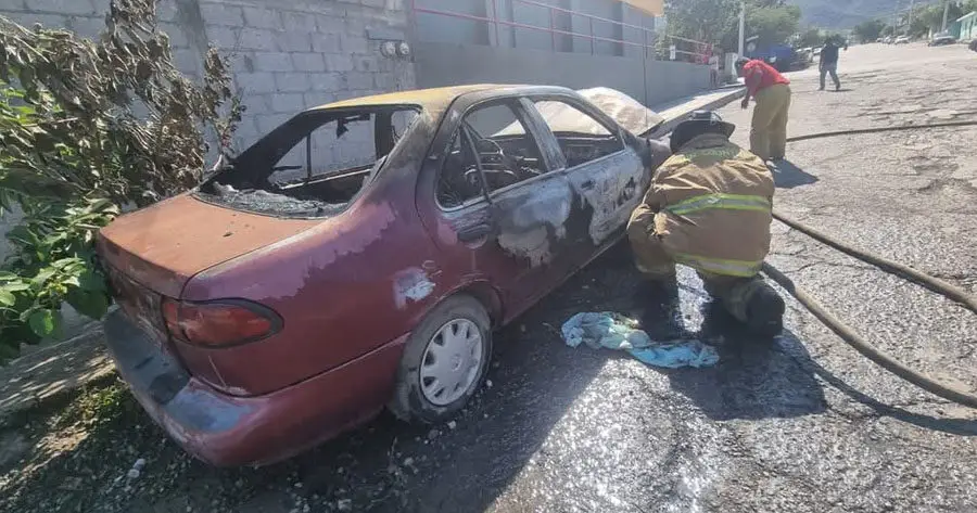 Vehículo se incendia y resulta en perdida total